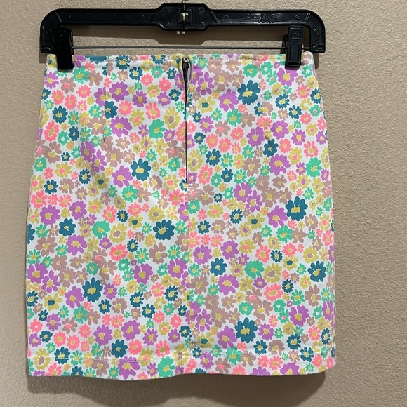 WILD FABLE Stretch Twill Floral Miniskirt, Size 0, EUC - Picture 3 of 5
